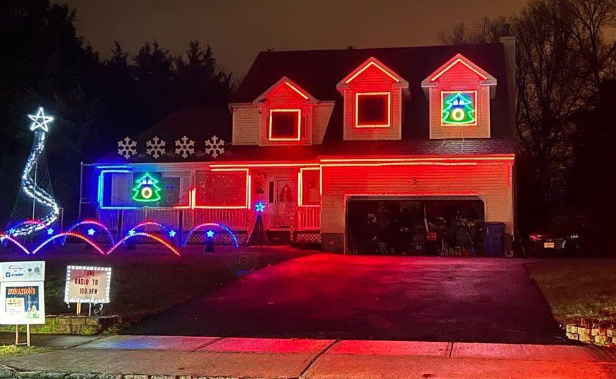 Cook's-christmas-lights-house
