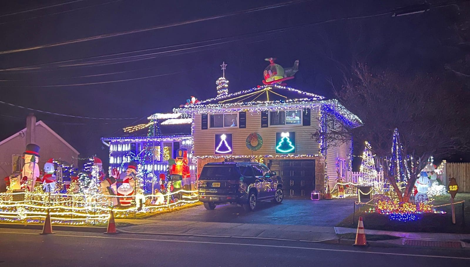 Connelly-christmas-lights-house