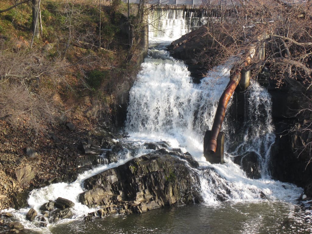 are there falls in little falls nj?