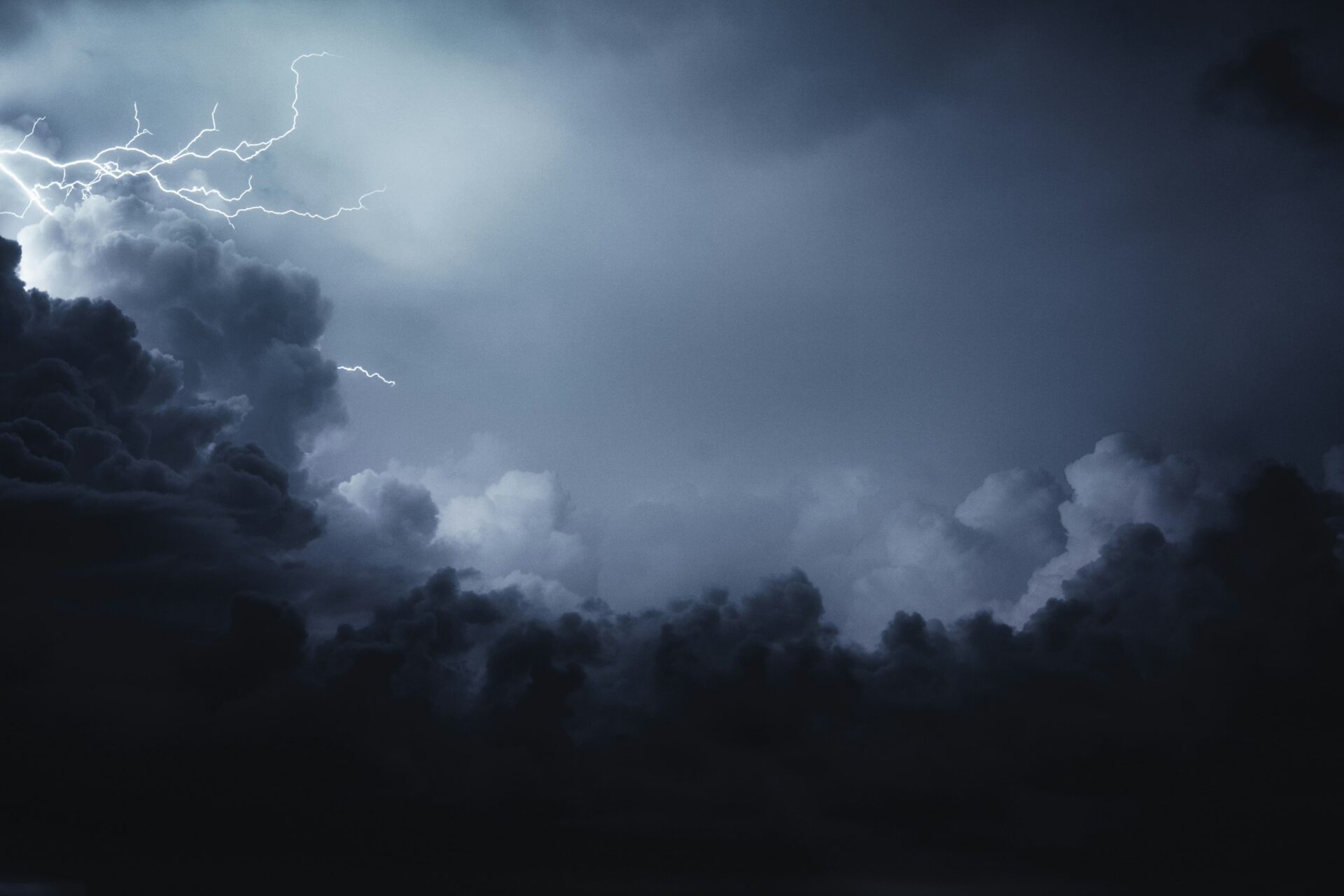 thunderstorm stock image by Levi Guzman, Unsplash