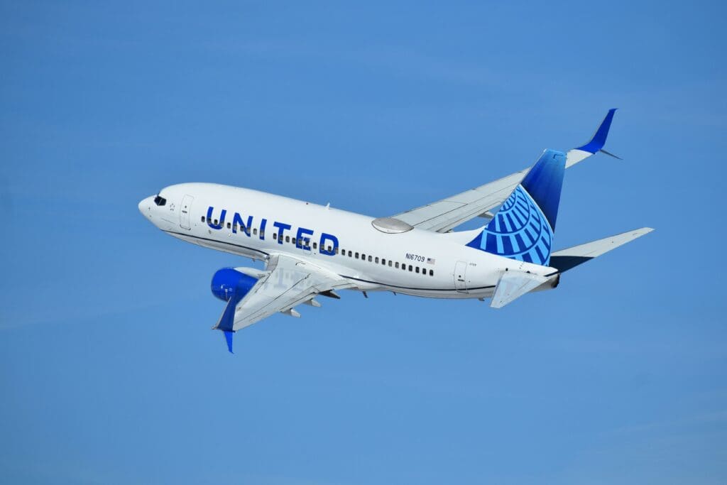 Untied airlines plane