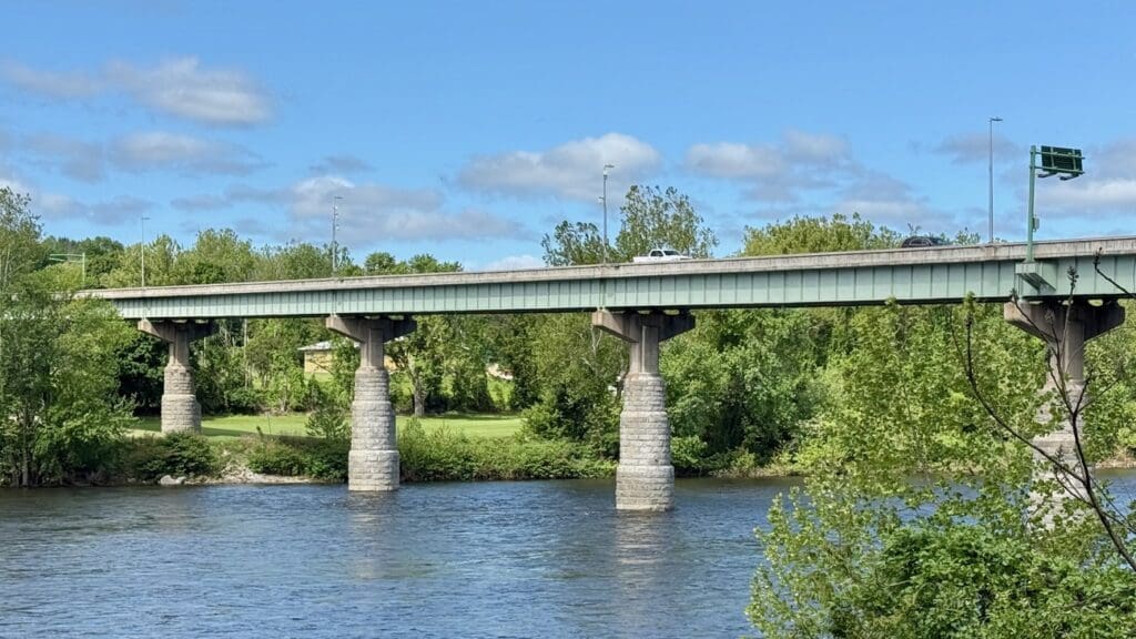 View looking west across the Portland–Columbia Toll Bridge over the Delaware River, PA–NJ.