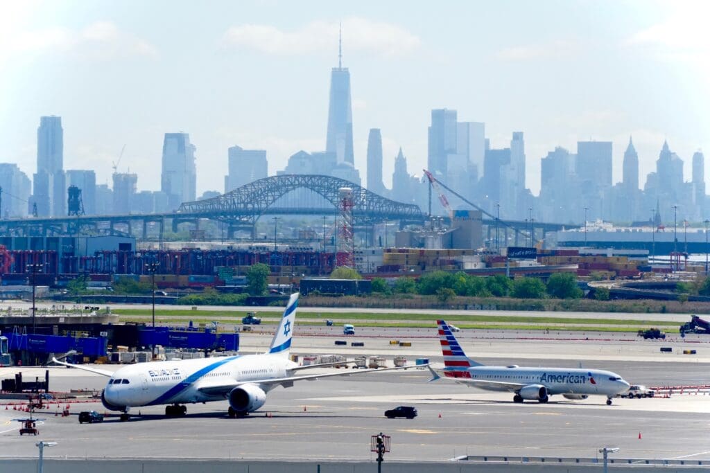 flight reductions at Newark Airport, JFK, LaGuardia amid government shutdown