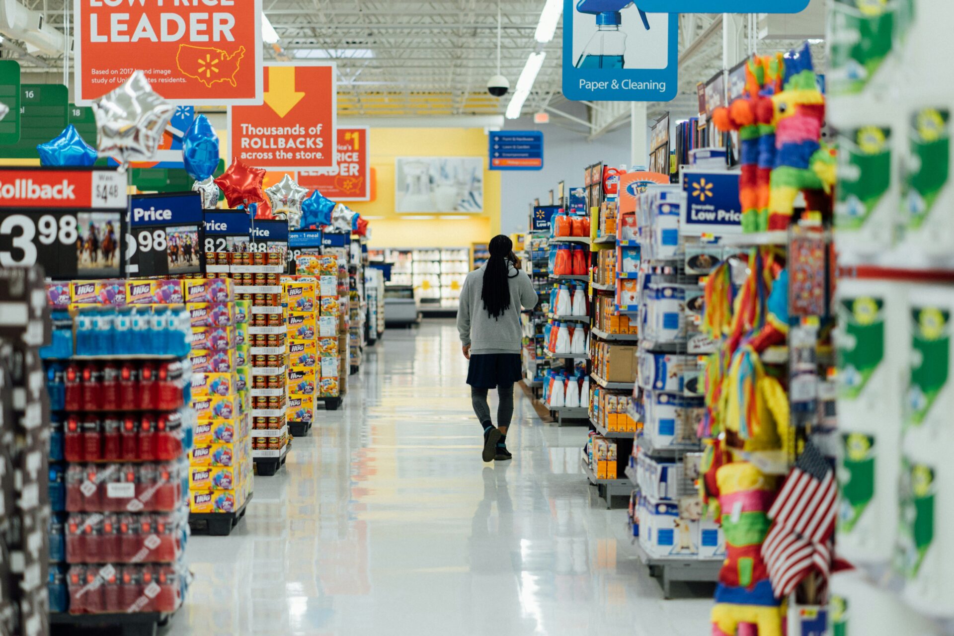New Jersey shopper browsing store shelves as Stockton poll shows majority of voters say Trump's tariffs are raising prices at checkout