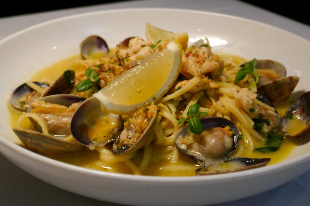 linguine with clams, lemon, garlic, breadcrumbs