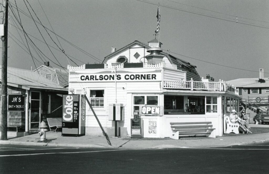 Black and white photo of Carlson's Corner in Manasquan Beach during the 80s