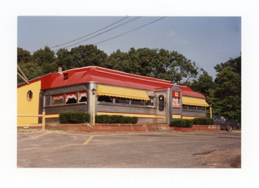 red and yellow roadside diner in Wall, New Jersey
